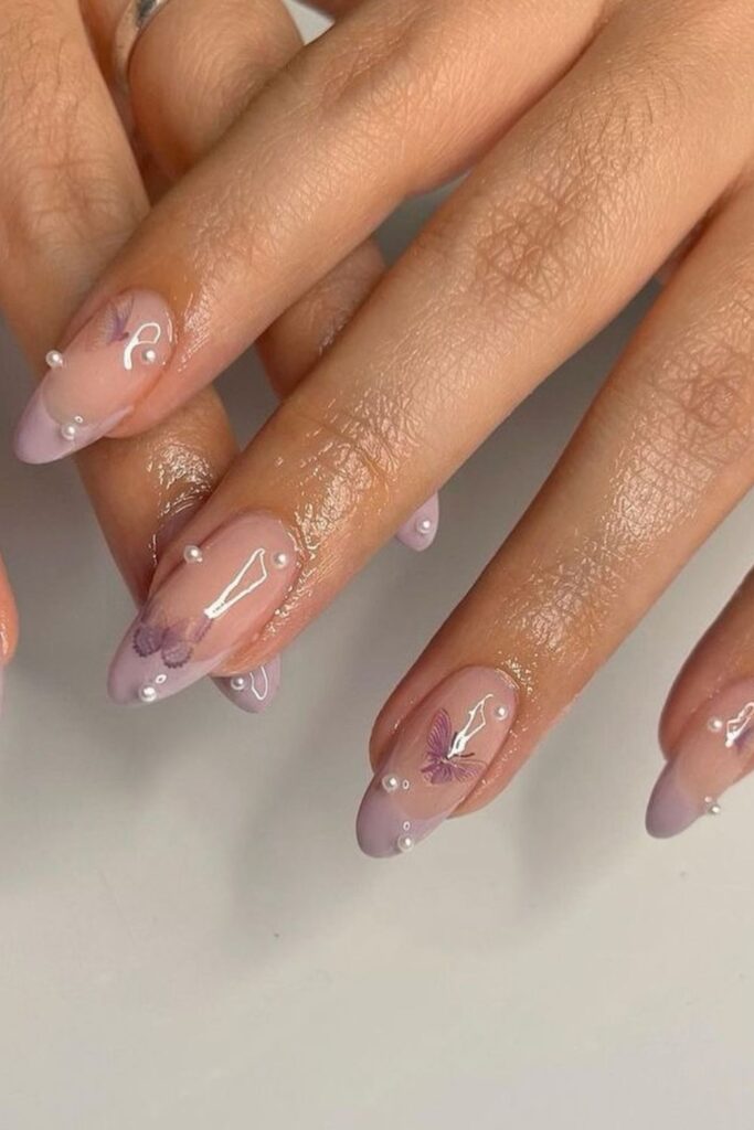 Gradient Glitter with Pearls Nails