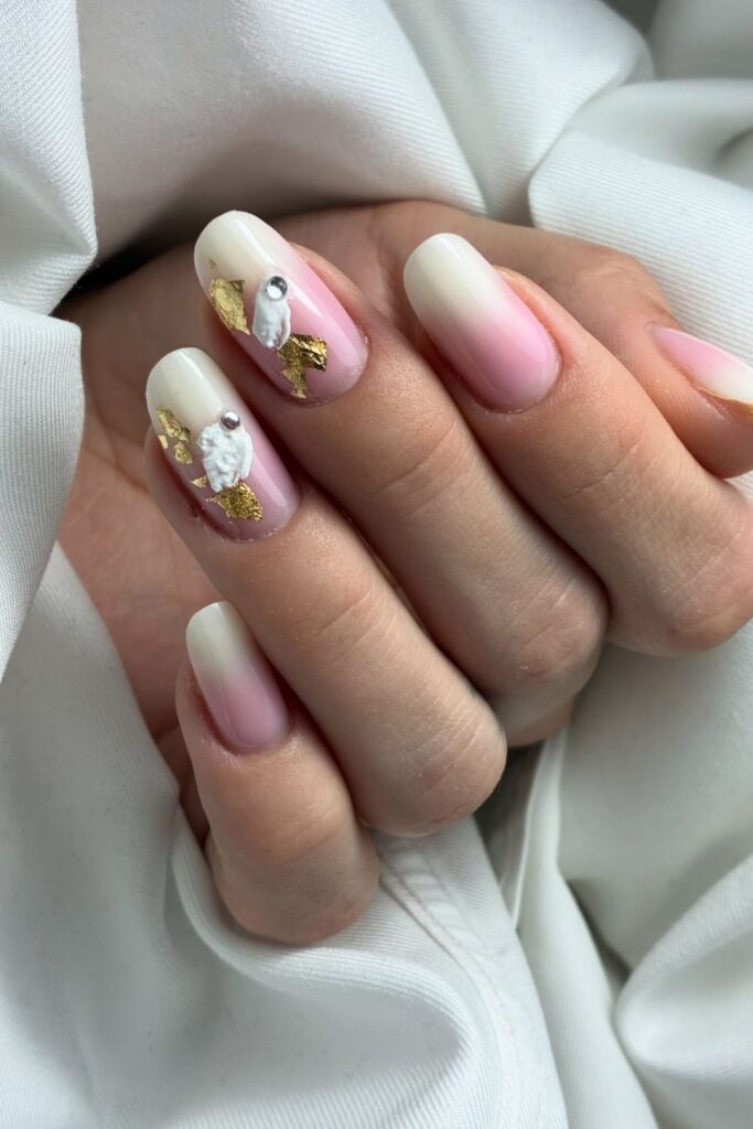 Soft Nude with Daisies Nails